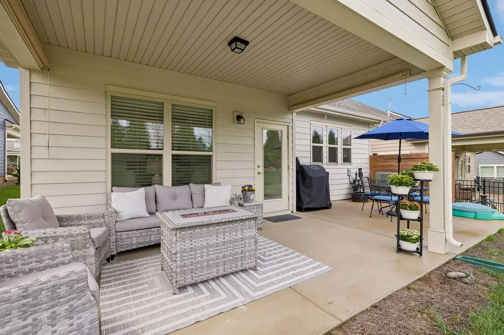 1727 Humphreys Glen Spring Hill TN 37174