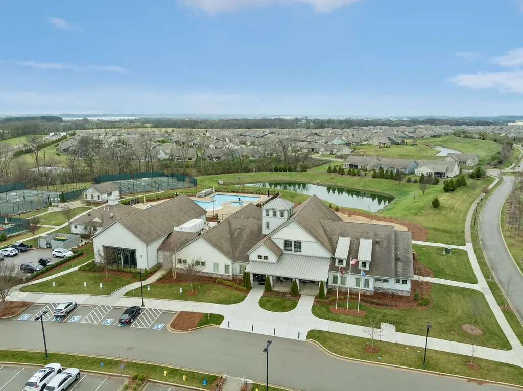 1727 Humphreys Glen Spring Hill TN 37174