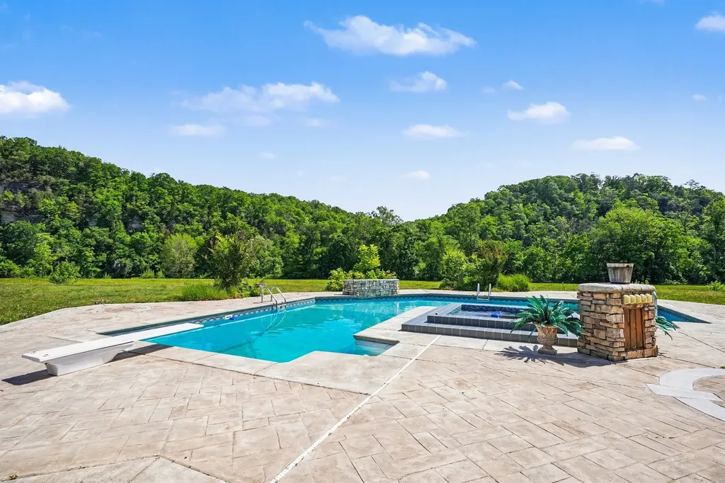 7699 N County Line Road Fairview TN 37062