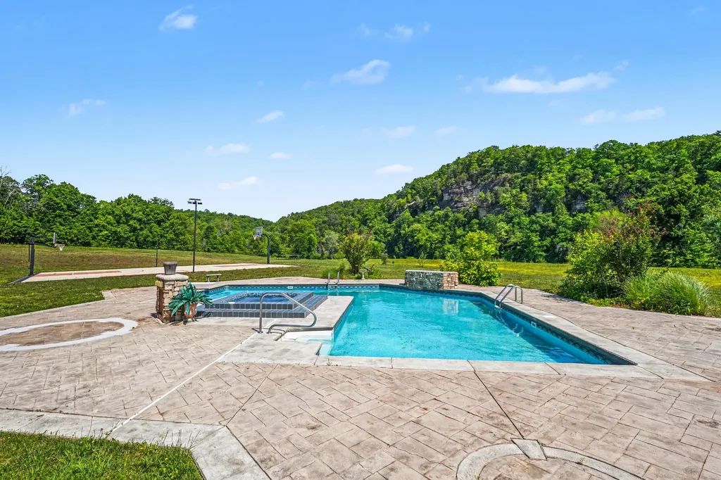 7699 N County Line Road Fairview TN 37062
