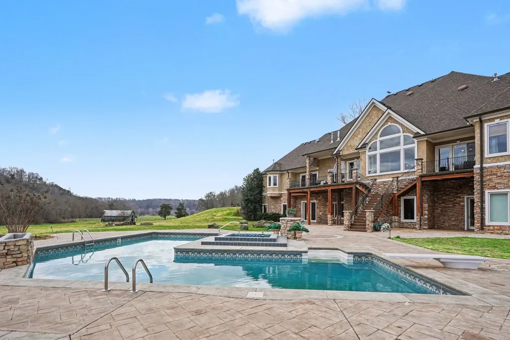 7699 N County Line Road Fairview TN 37062