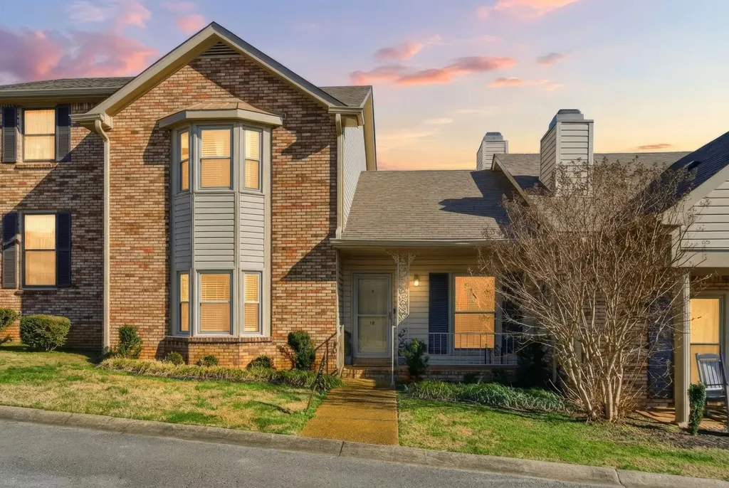 1818 Memorial Drive Clarksville TN 37043