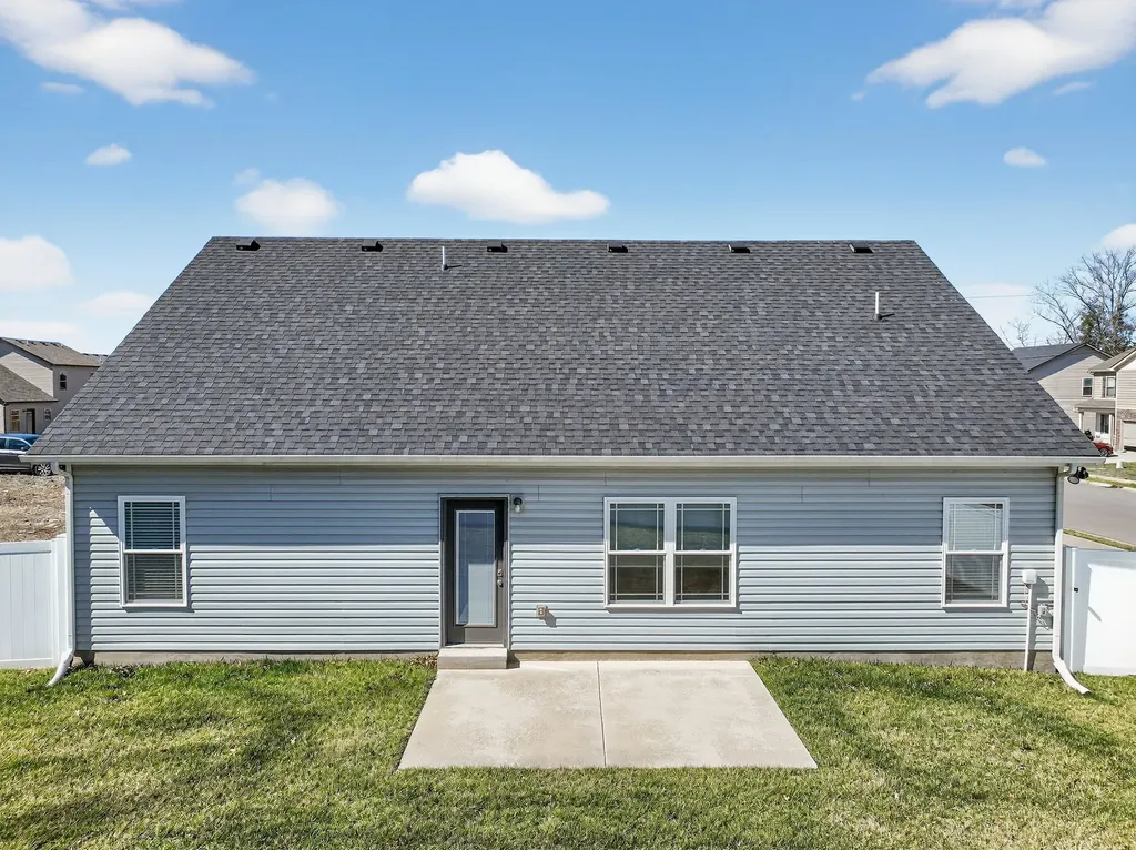 2216 Rolling Hills Christiana TN 37037