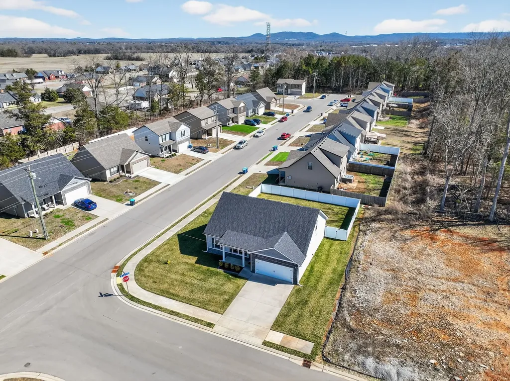 2216 Rolling Hills Christiana TN 37037