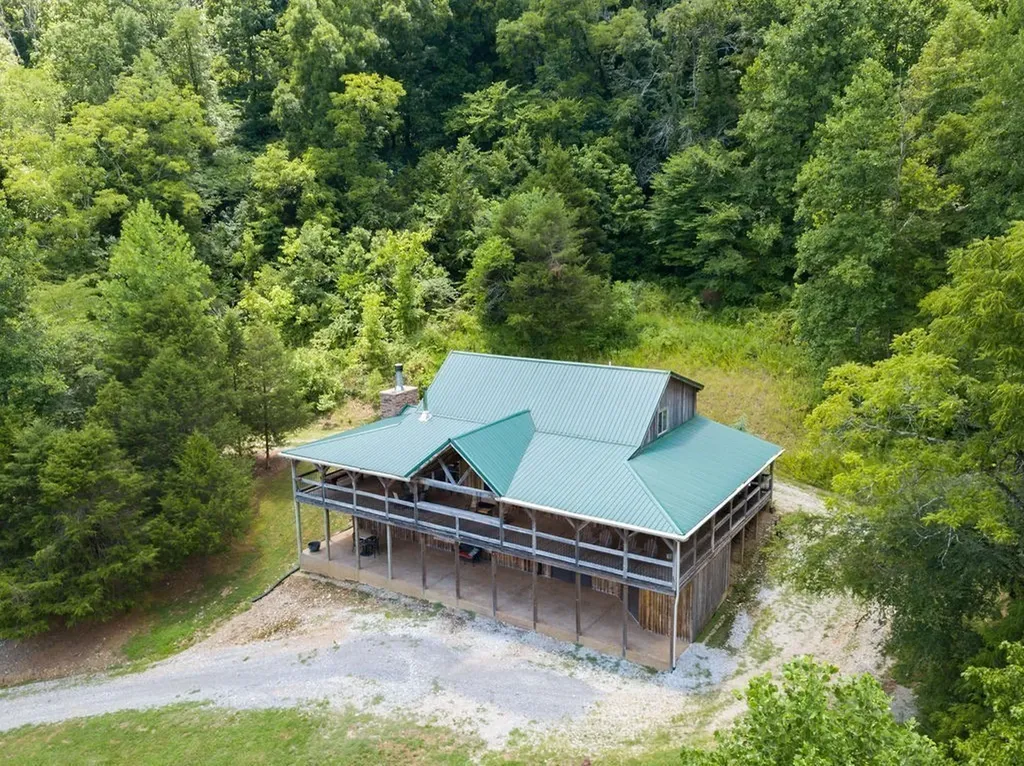 59 Russell Lane Pleasant Shade TN 37145