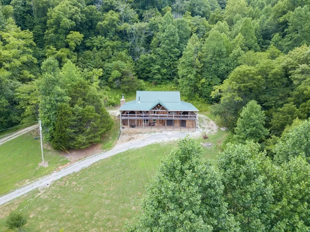 59 Russell Lane Pleasant Shade TN 37145