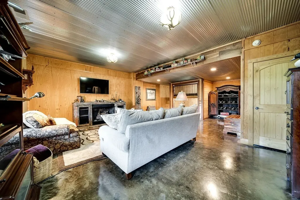 59 Russell Lane Pleasant Shade TN 37145