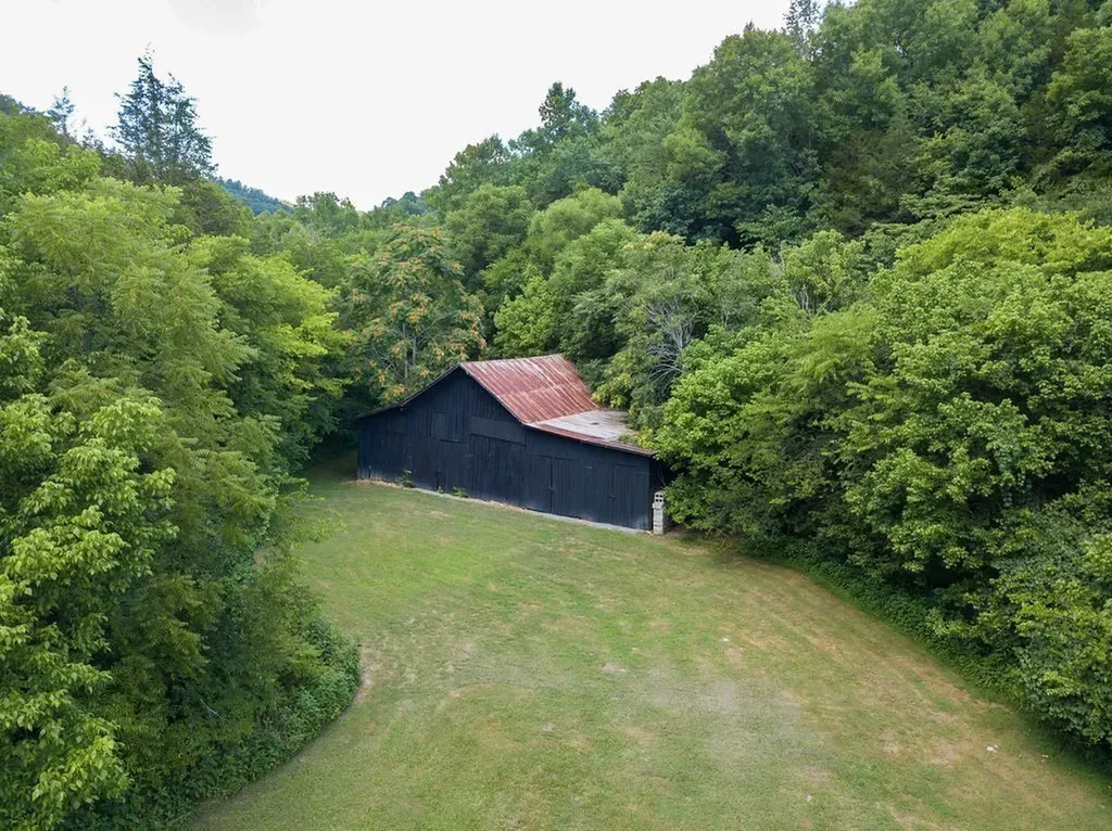 59 Russell Lane Pleasant Shade TN 37145