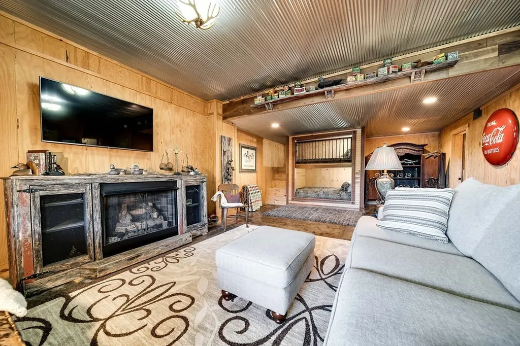 59 Russell Lane Pleasant Shade TN 37145