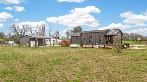 1765 Sugartree Springs Road Belvidere TN 37306