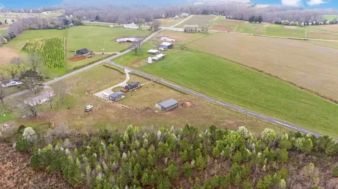 1765 Sugartree Springs Road Belvidere TN 37306