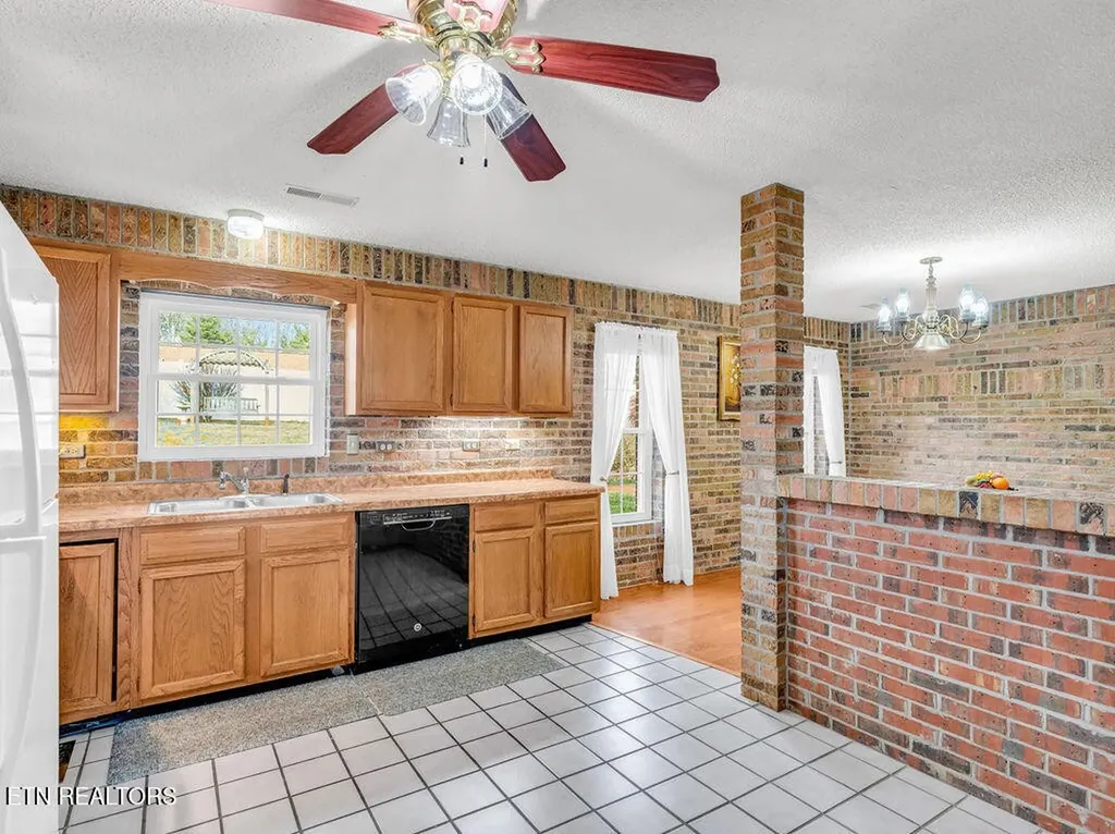 1000 Grandview Drive Lenoir City TN 37772