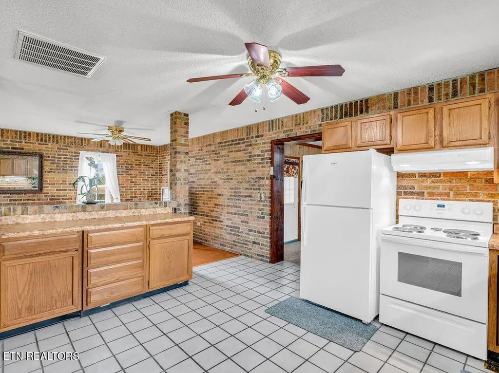 1000 Grandview Drive Lenoir City TN 37772