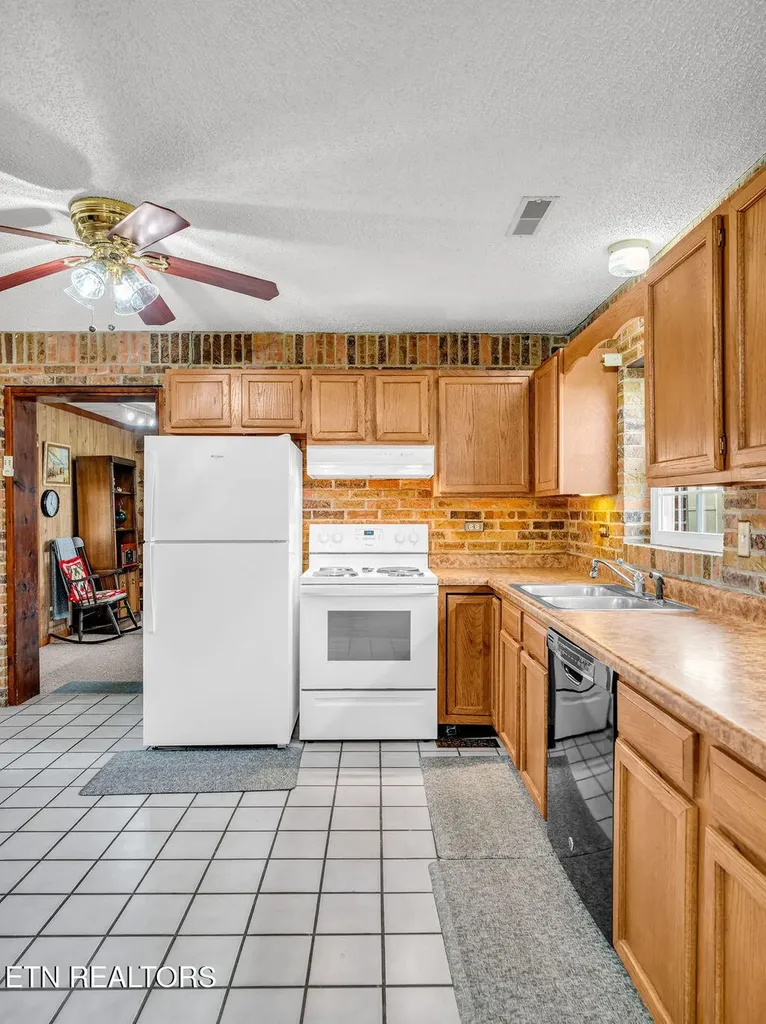 1000 Grandview Drive Lenoir City TN 37772