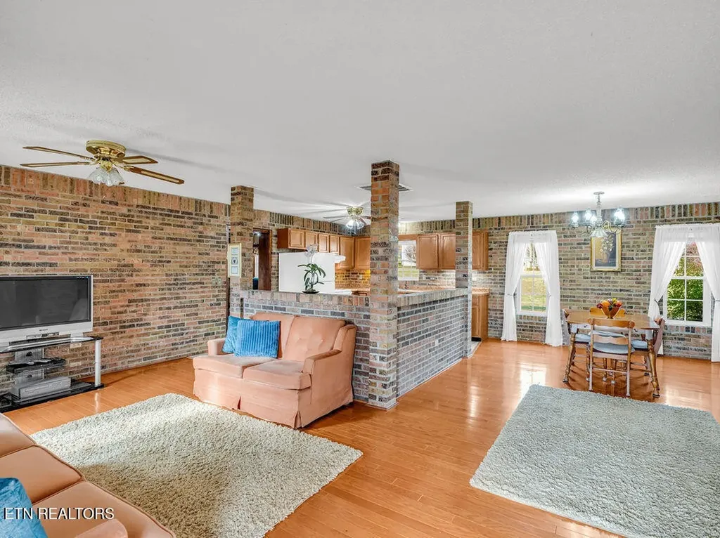 1000 Grandview Drive Lenoir City TN 37772