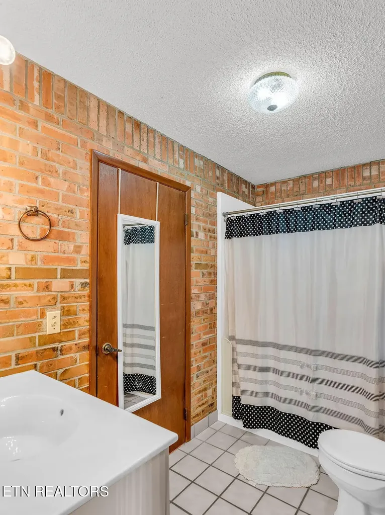 1000 Grandview Drive Lenoir City TN 37772