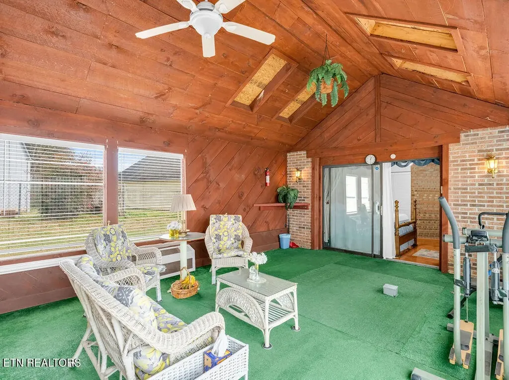 1000 Grandview Drive Lenoir City TN 37772