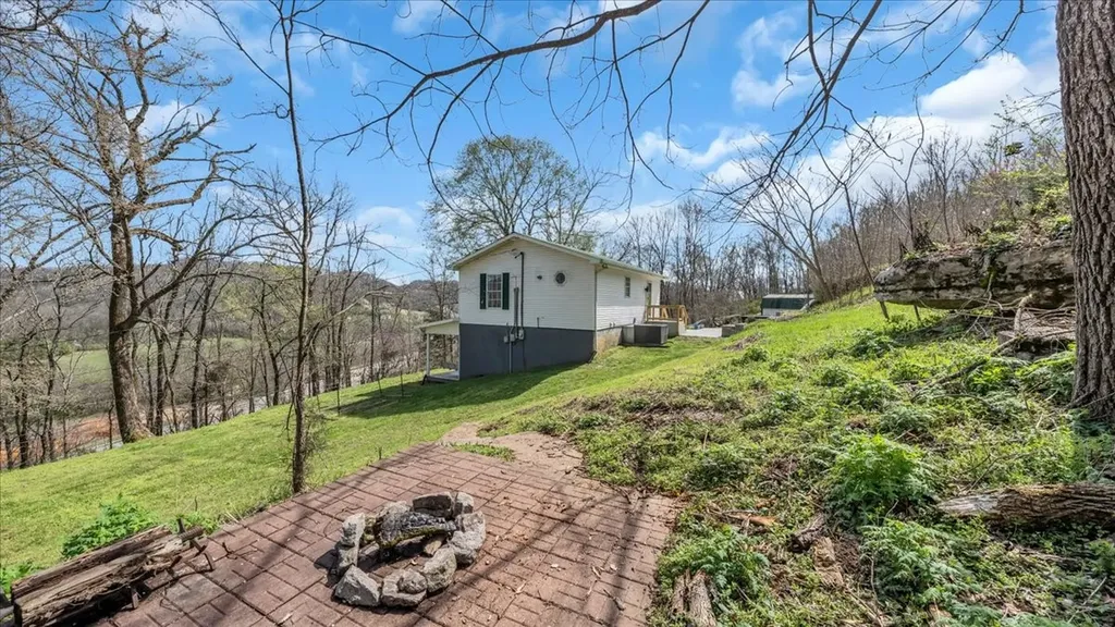 394 Lou Drive Dowelltown TN 37059