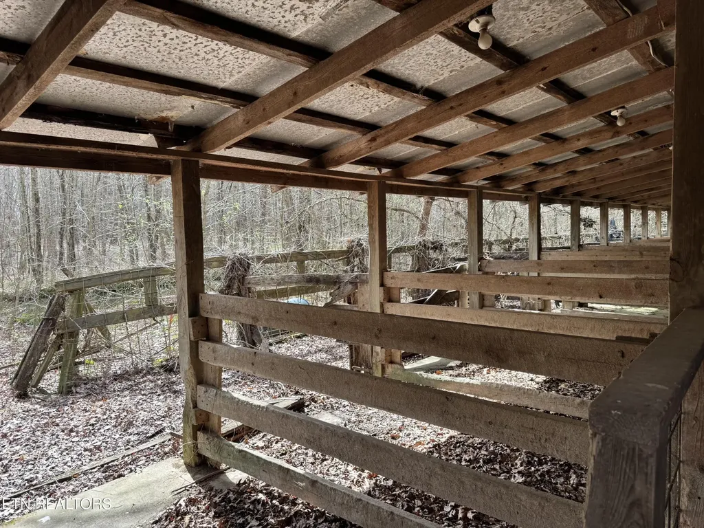 1261 Roanoke Road Jamestown TN 38556