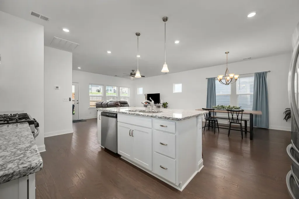 108 Sherringham Way White House TN 37188