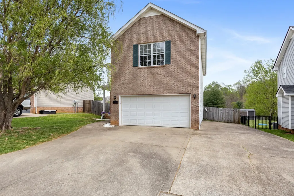 2785 Ridgepole Drive Clarksville TN 37040