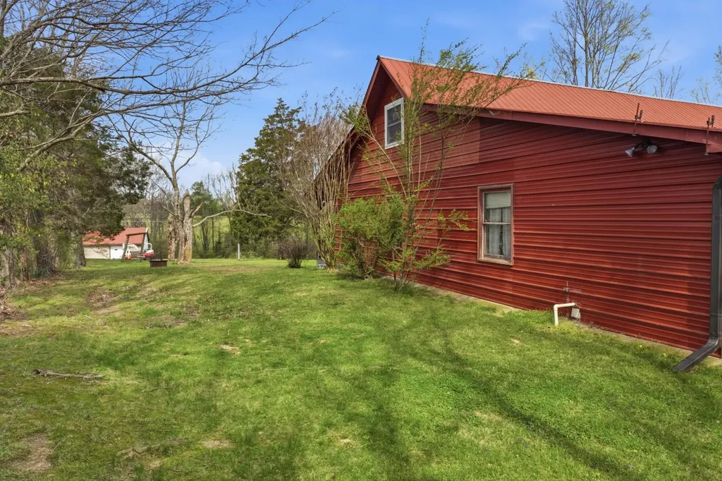 5977 Old Highway 431 Springfield TN 37172