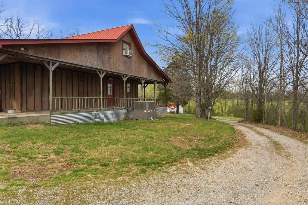 5977 Old Highway 431 Springfield TN 37172