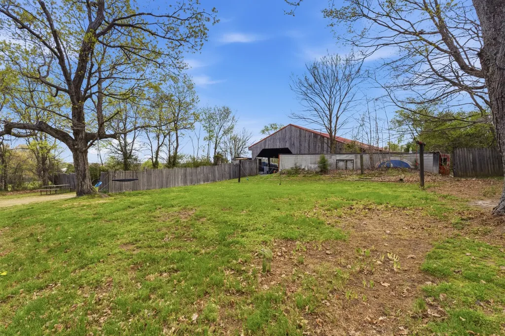 5977 Old Highway 431 Springfield TN 37172