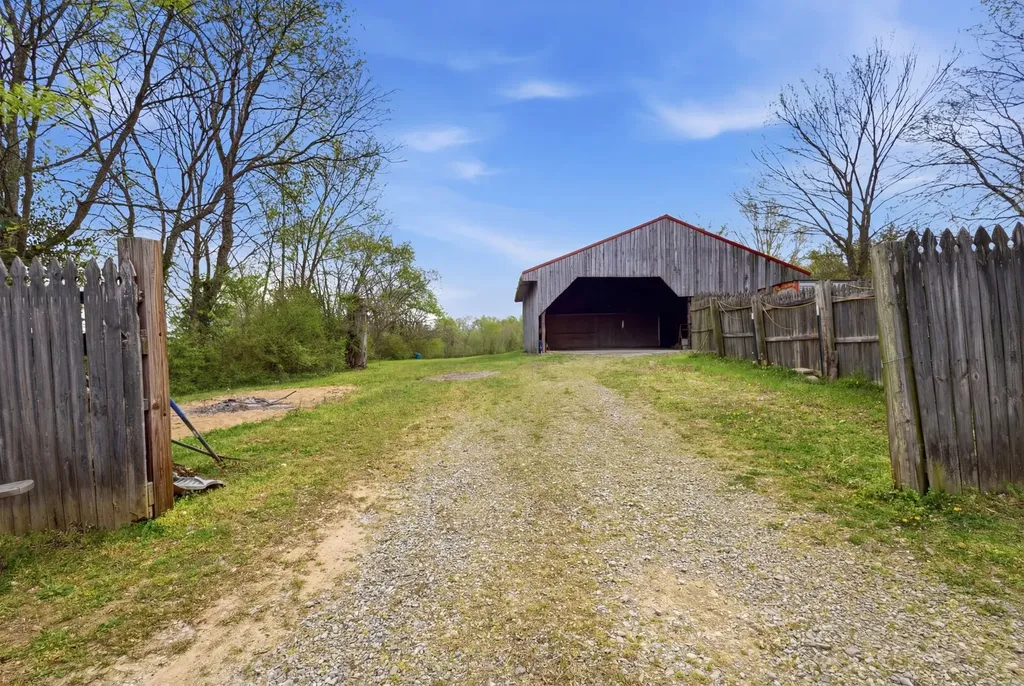 5977 Old Highway 431 Springfield TN 37172