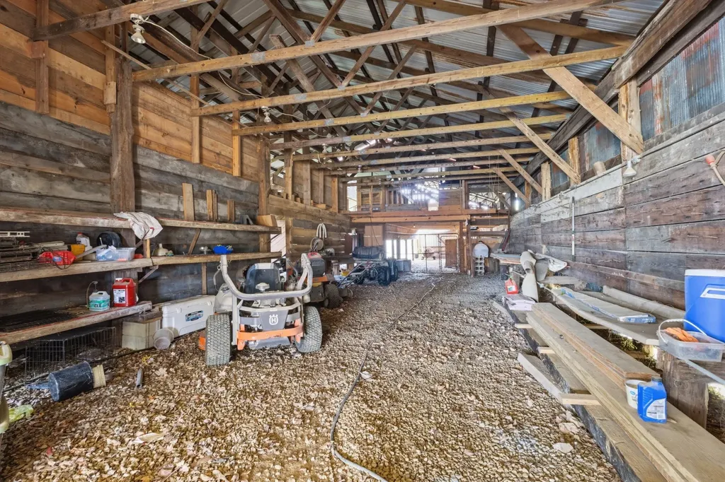 5977 Old Highway 431 Springfield TN 37172