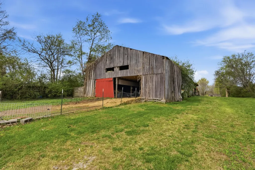 5977 Old Highway 431 Springfield TN 37172