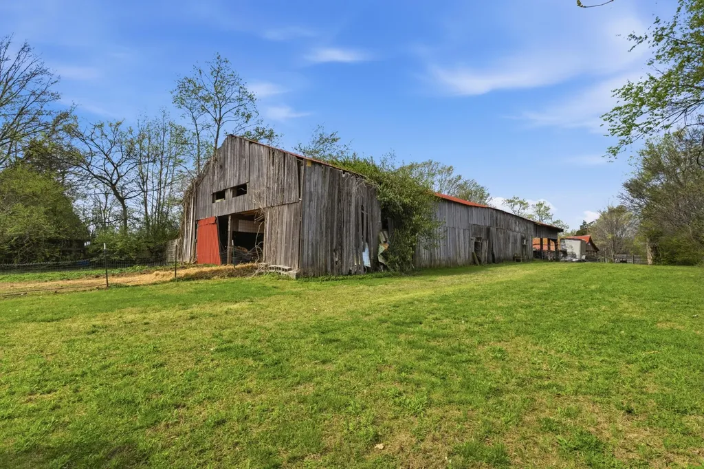 5977 Old Highway 431 Springfield TN 37172