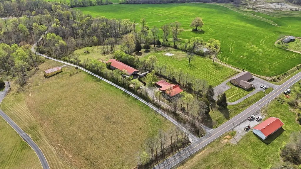 5977 Old Highway 431 Springfield TN 37172