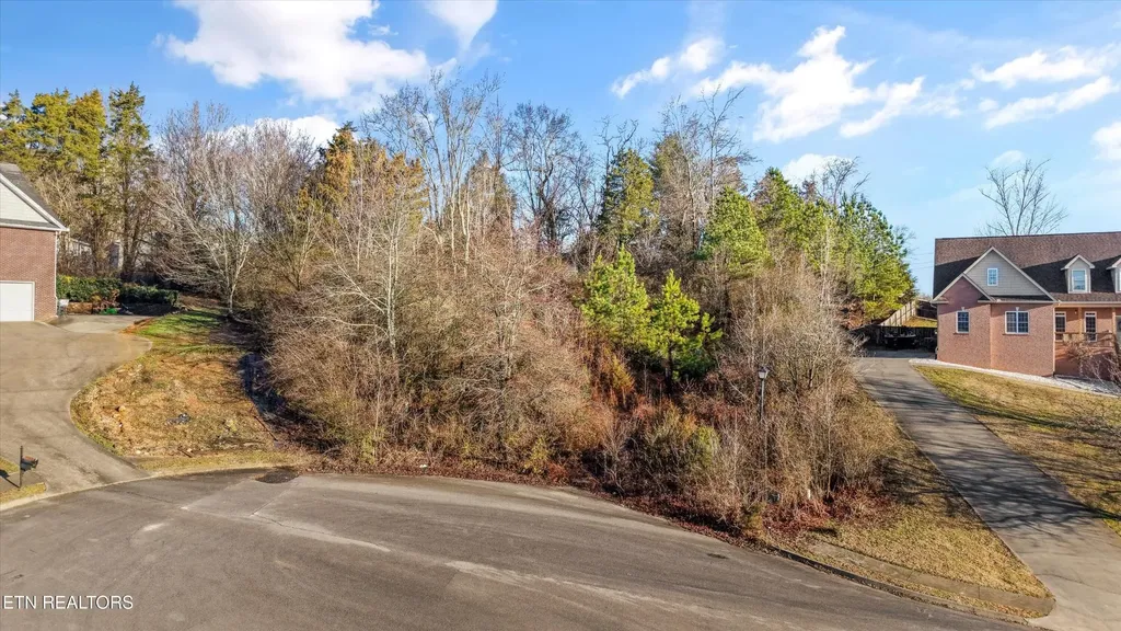 384 Glencroft Lane Lenoir City TN 37771