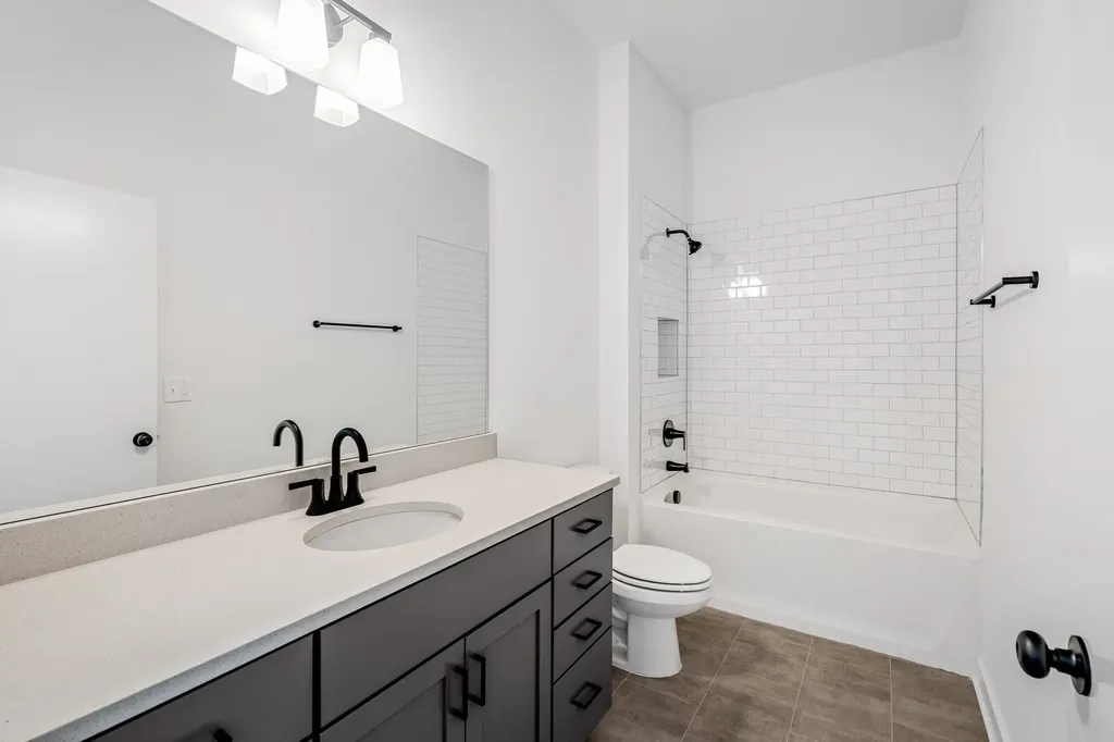 1272 3rd Ave, S Nashville TN 37210