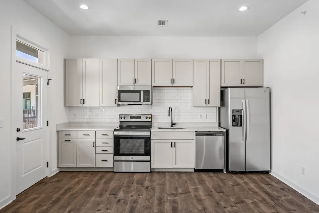 1272 3rd Ave, S Nashville TN 37210