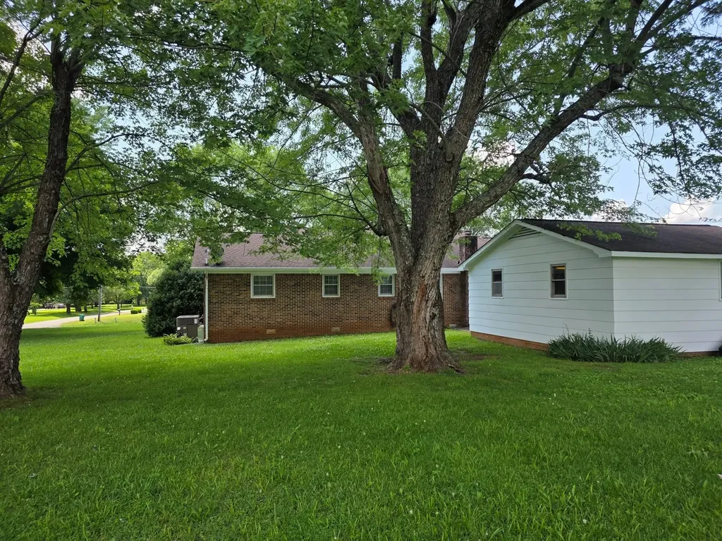 1587 By Pass Road Winchester TN 37398