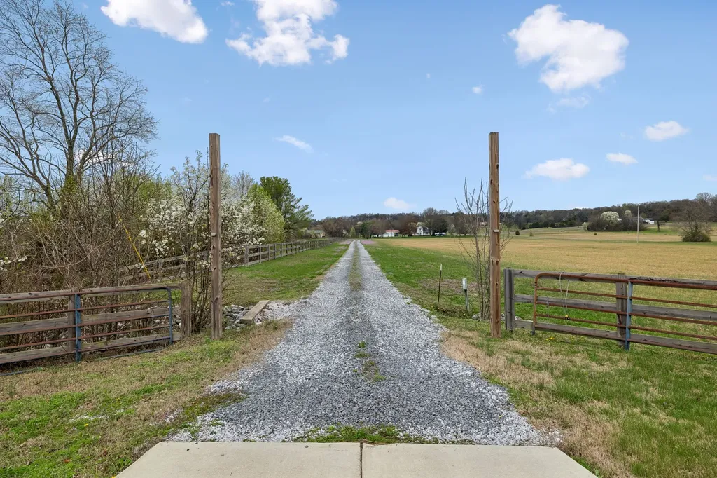 3685 Hartsville Pike Castalian Springs TN 37031