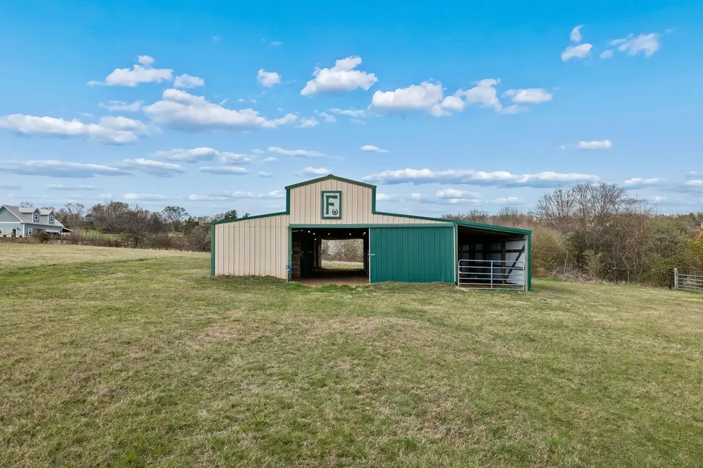 3685 Hartsville Pike Castalian Springs TN 37031