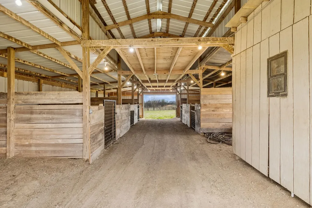 3685 Hartsville Pike Castalian Springs TN 37031
