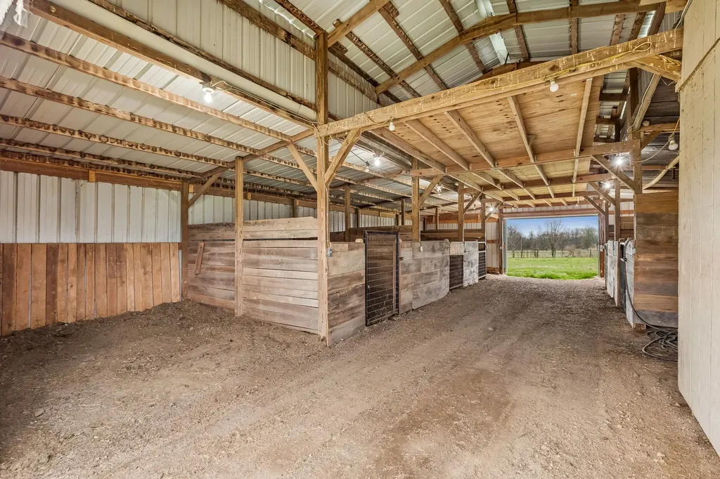 3685 Hartsville Pike Castalian Springs TN 37031