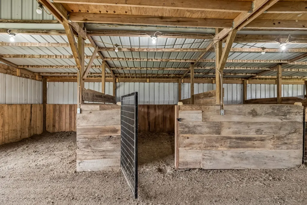 3685 Hartsville Pike Castalian Springs TN 37031