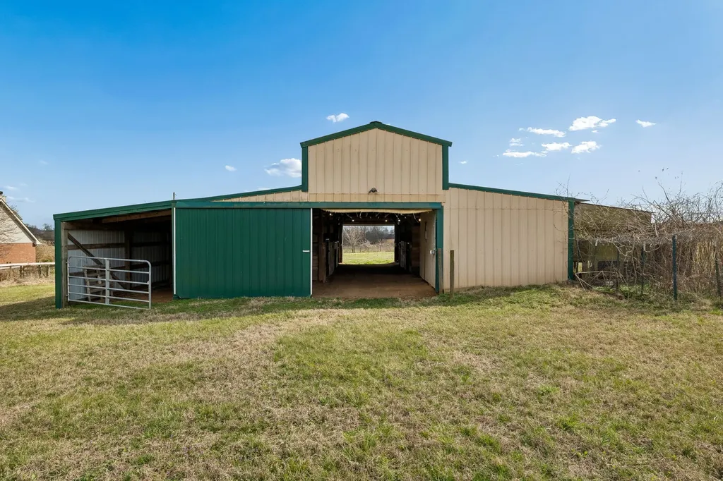 3685 Hartsville Pike Castalian Springs TN 37031