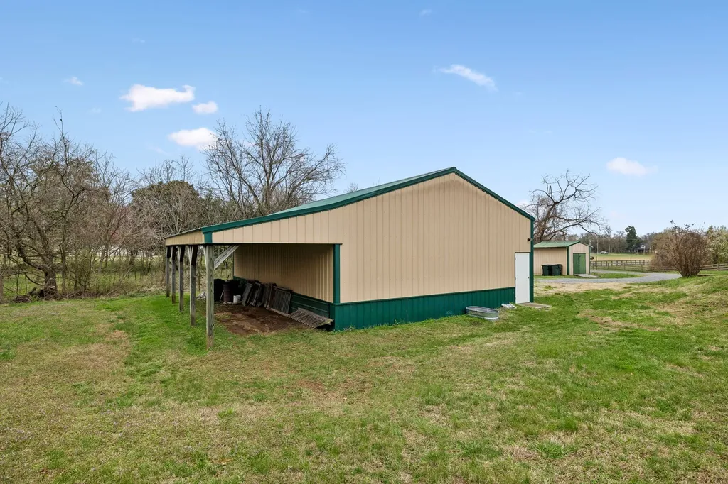 3685 Hartsville Pike Castalian Springs TN 37031