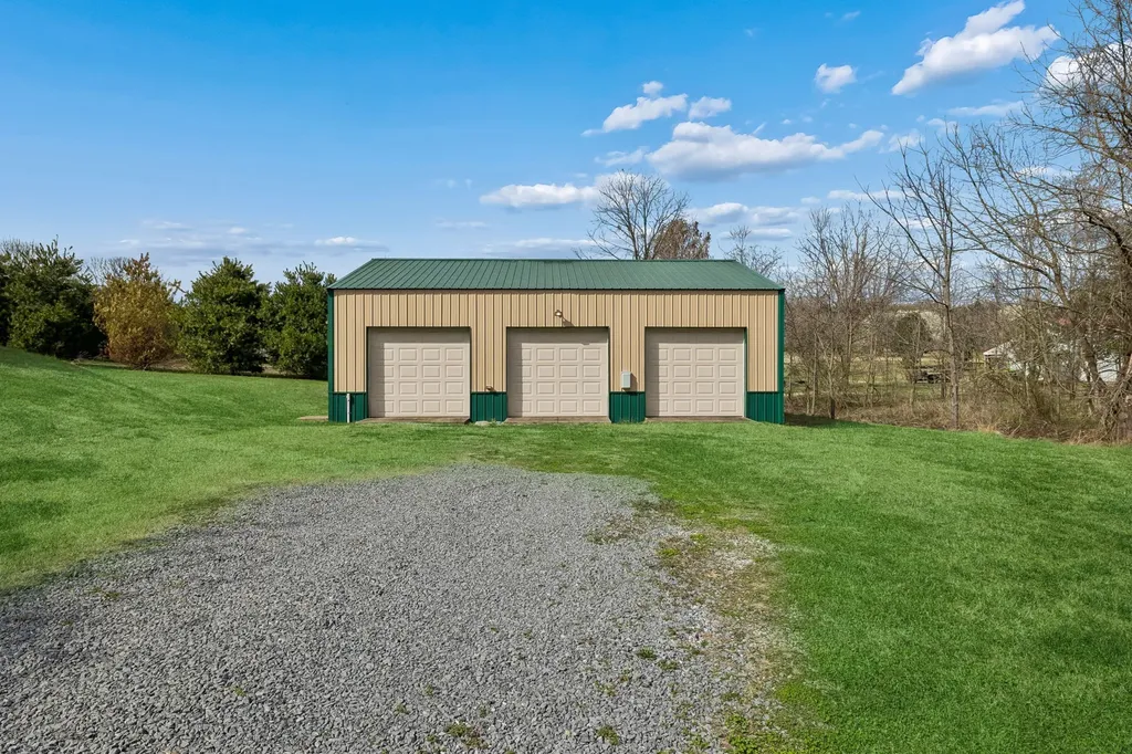 3685 Hartsville Pike Castalian Springs TN 37031