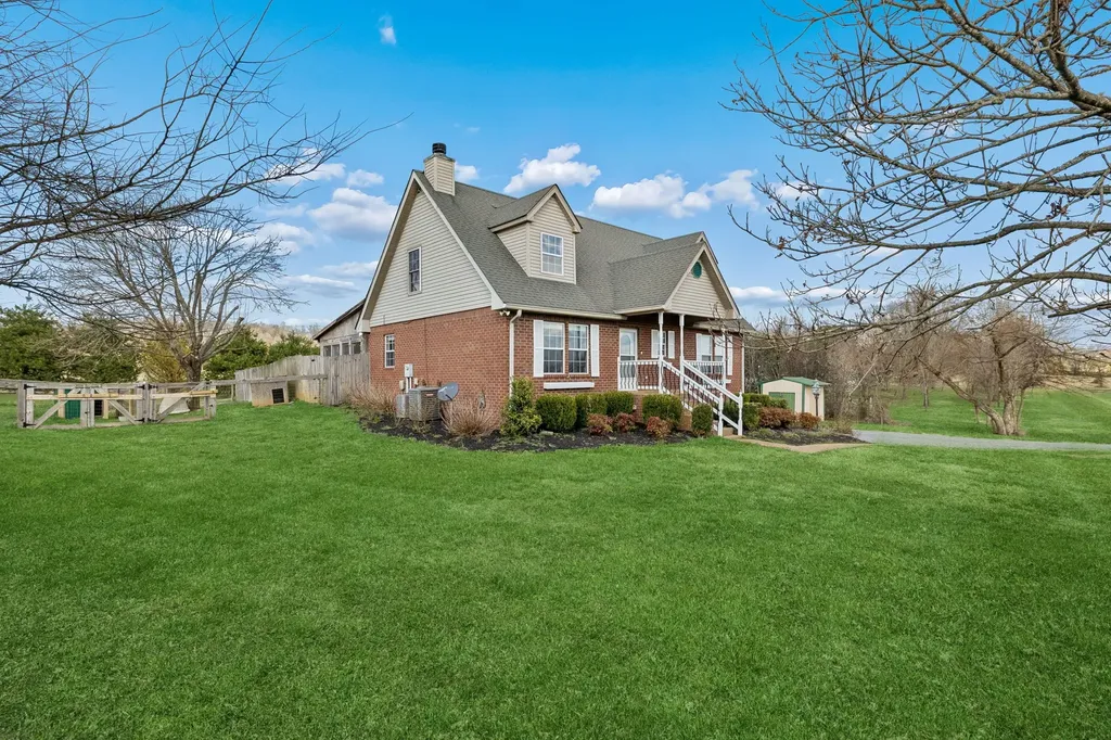 3685 Hartsville Pike Castalian Springs TN 37031
