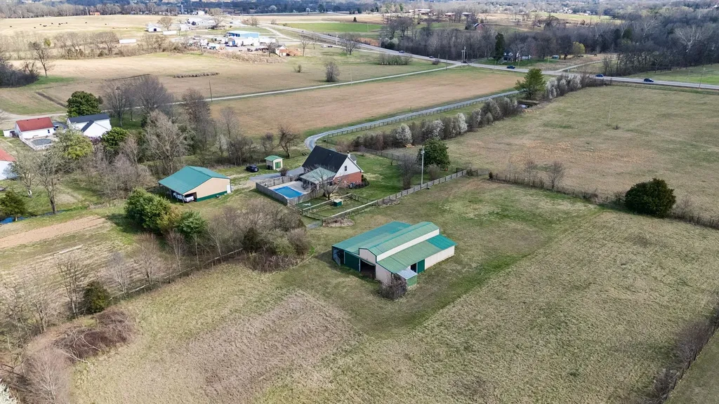 3685 Hartsville Pike Castalian Springs TN 37031