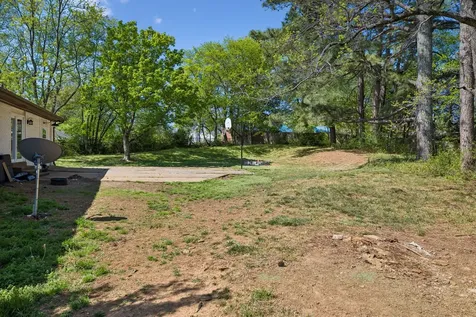 1502 Pinetree Road Clarksville TN 37042