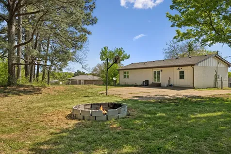 1502 Pinetree Road Clarksville TN 37042
