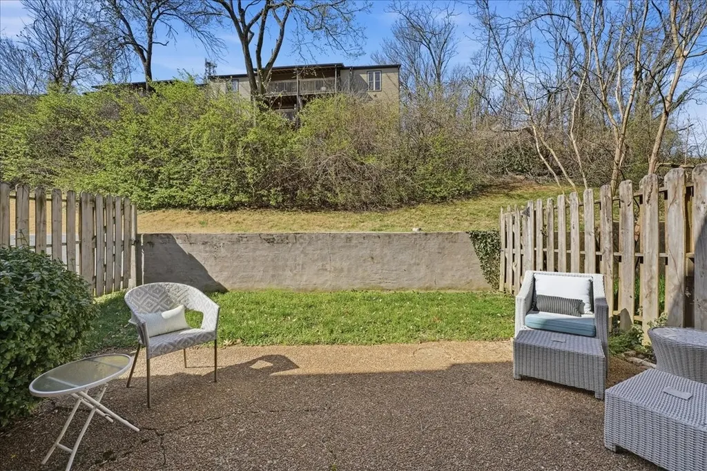 128 Jefferson Square Nashville TN 37215